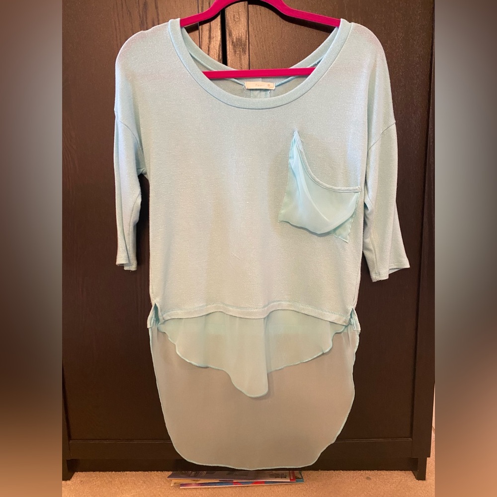 Pearl turquoise blue tshirt size medium